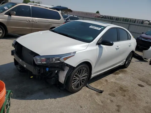 3KPF54AD4RE717669 2024 KIA FORTE - Image 1