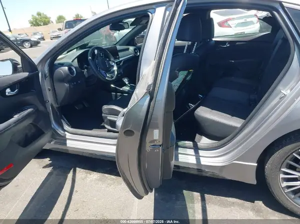 3KPF54AD4RE727098 2024 KIA FORTE - Image 8