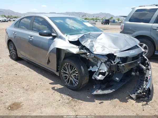 3KPF54AD4RE733628 2024 KIA FORTE - Image 1