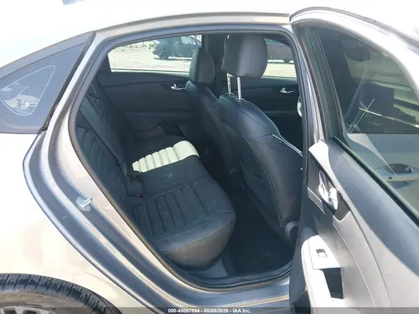 3KPF54AD4RE754785 2024 KIA FORTE - Image 8