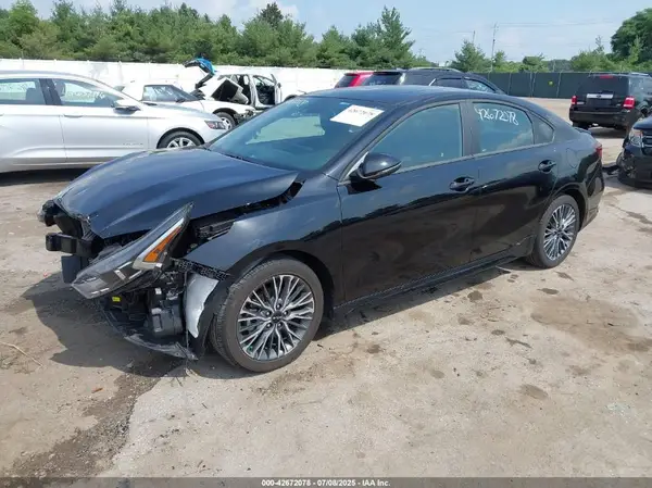 3KPF54AD4RE757878 2024 KIA FORTE - Image 2