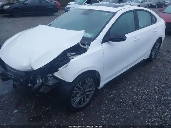 3KPF54AD4RE763339 2024 KIA FORTE - Image 2