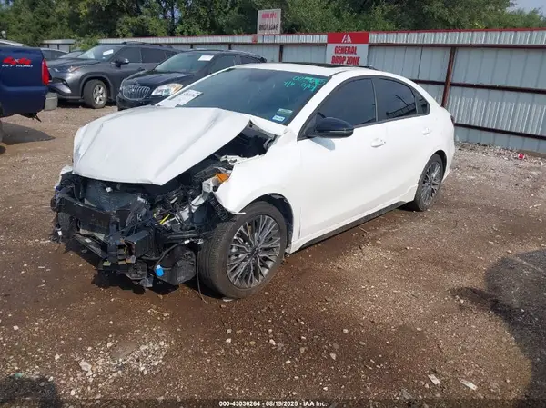 3KPF54AD4RE773837 2024 KIA FORTE - Image 2