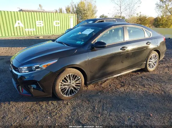 3KPF54AD4RE780674 2024 KIA FORTE - Image 2