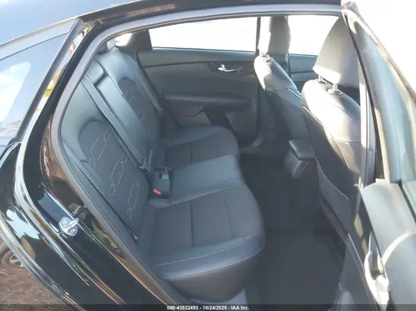 3KPF54AD4RE780674 2024 KIA FORTE - Image 8