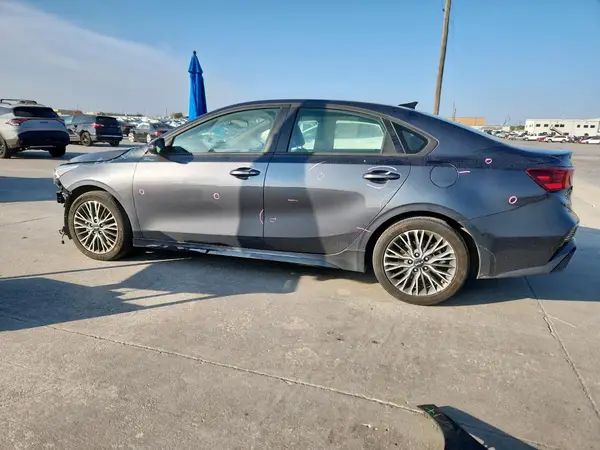 3KPF54AD4RE786488 2024 KIA FORTE - Image 2