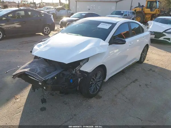 3KPF54AD4RE796633 2024 KIA FORTE - Image 2