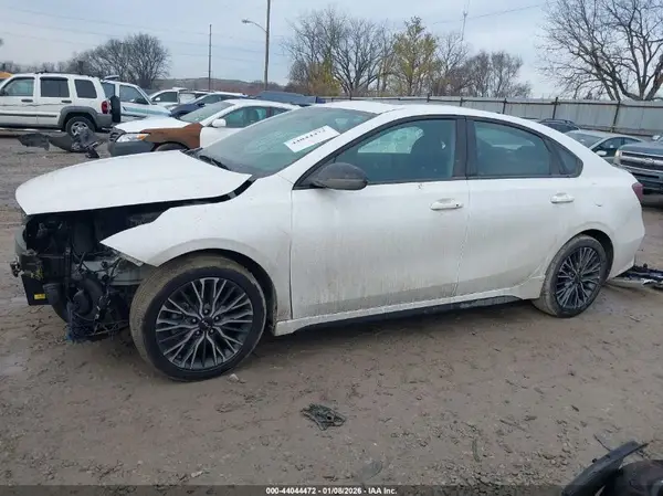3KPF54AD4RE804732 2024 KIA FORTE - Image 2
