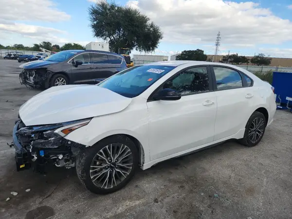 3KPF54AD4RE805248 2024 KIA FORTE - Image 1