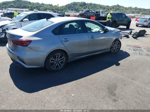 3KPF54AD4RE811681 2024 KIA FORTE - Image 2