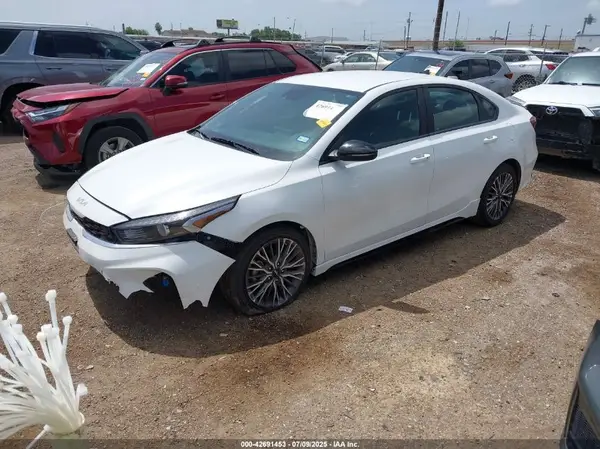 3KPF54AD4RE818601 2024 KIA FORTE - Image 2