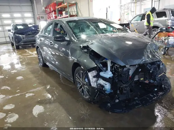 3KPF54AD4RE822793 2024 KIA FORTE - Image 1