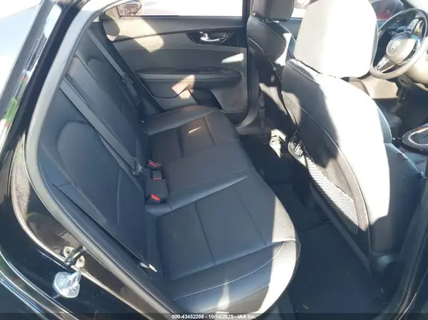 3KPF54AD5KE030321 2019 KIA FORTE - Image 8