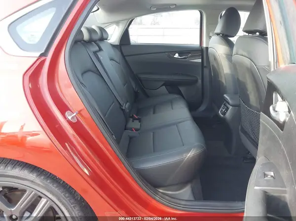 3KPF54AD5KE061052 2019 KIA FORTE - Image 8