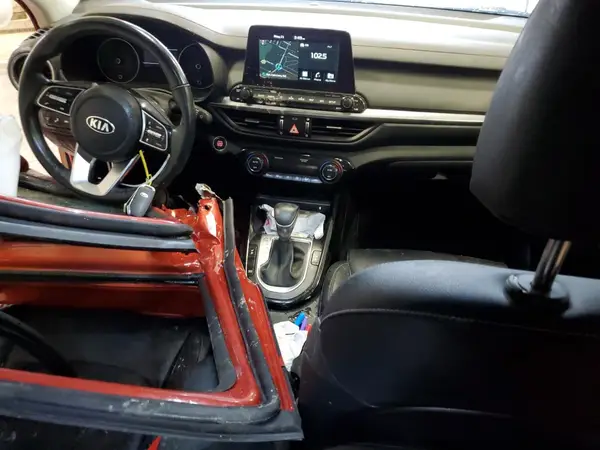 3KPF54AD5KE069961 2019 KIA FORTE - Image 8