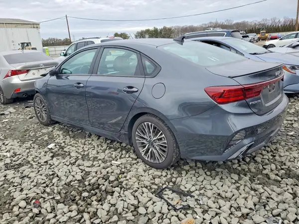 3KPF54AD5NE421702 2022 KIA FORTE - Image 2