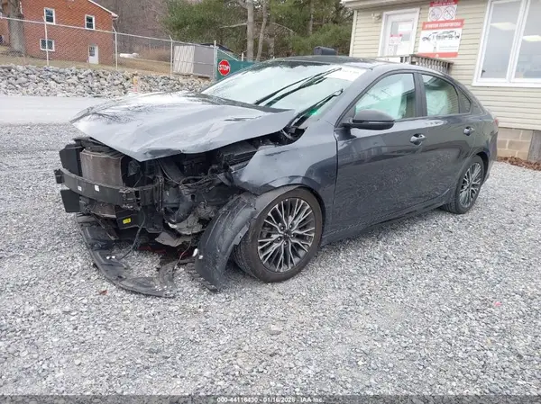 3KPF54AD5NE425409 2022 KIA FORTE - Image 2