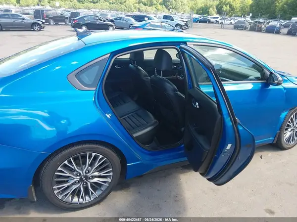 3KPF54AD5NE425944 2022 KIA FORTE - Image 8