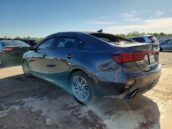 3KPF54AD5NE426379 2022 KIA FORTE - Image 2
