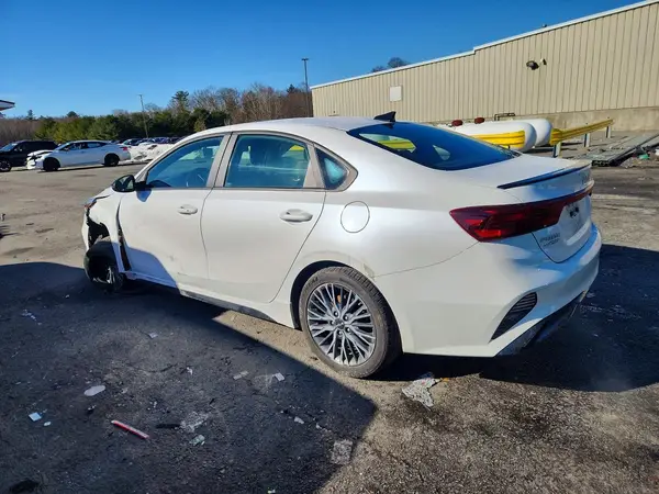 3KPF54AD5NE431873 2022 KIA FORTE - Image 2