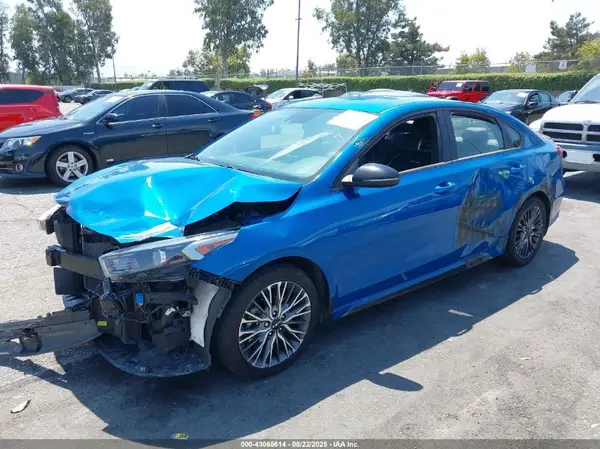 3KPF54AD5NE438936 2022 KIA FORTE - Image 2