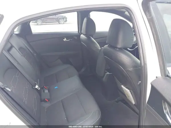 3KPF54AD5NE441447 2022 KIA FORTE - Image 8