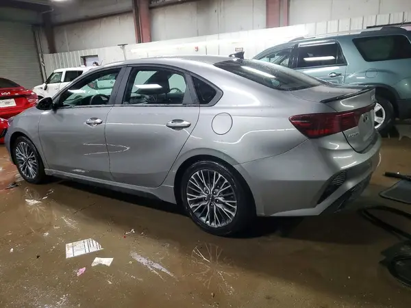3KPF54AD5NE481804 2022 KIA FORTE - Image 2