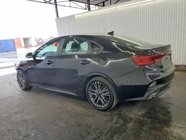3KPF54AD5NE490261 2022 KIA FORTE - Image 2