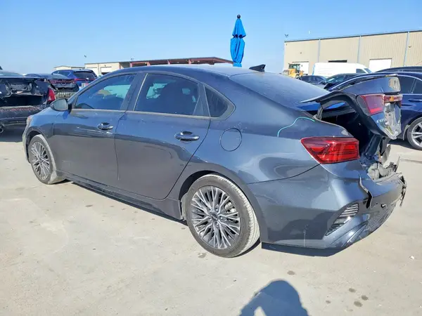 3KPF54AD5NE495993 2022 KIA FORTE - Image 2