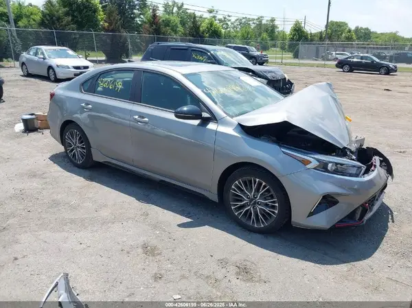 3KPF54AD5NE498618 2022 KIA FORTE - Image 1