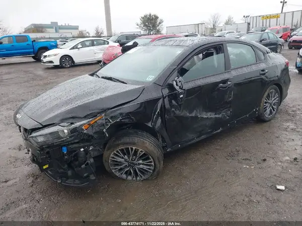 3KPF54AD5PE520927 2023 KIA FORTE - Image 2