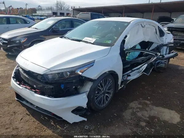 3KPF54AD5PE549845 2023 KIA FORTE - Image 2