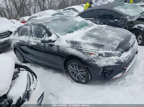 3KPF54AD5PE561512 2023 KIA FORTE - Image 1