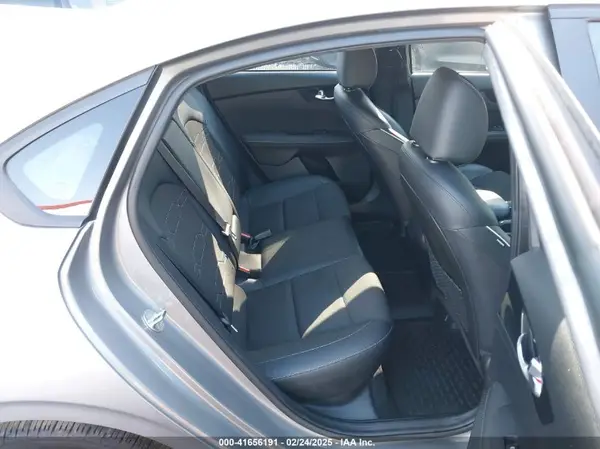 3KPF54AD5PE573482 2023 KIA FORTE - Image 8