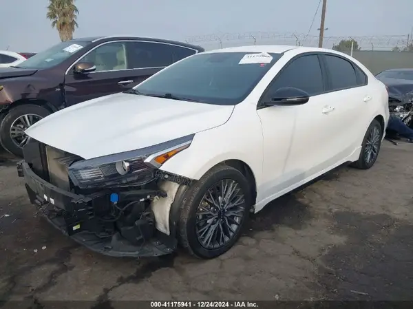 3KPF54AD5PE589052 2023 KIA FORTE - Image 2