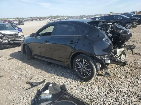 3KPF54AD5PE668933 2023 KIA FORTE - Image 2