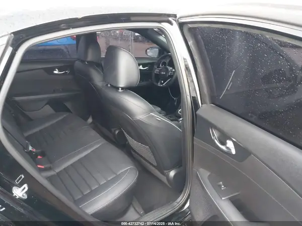 3KPF54AD5PE670021 2023 KIA FORTE - Image 8
