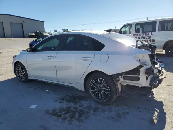 3KPF54AD5PE689961 2023 KIA FORTE - Image 2