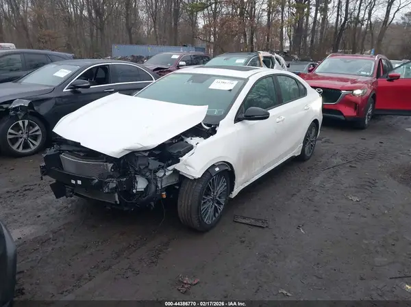 3KPF54AD5RE691907 2024 KIA FORTE - Image 2