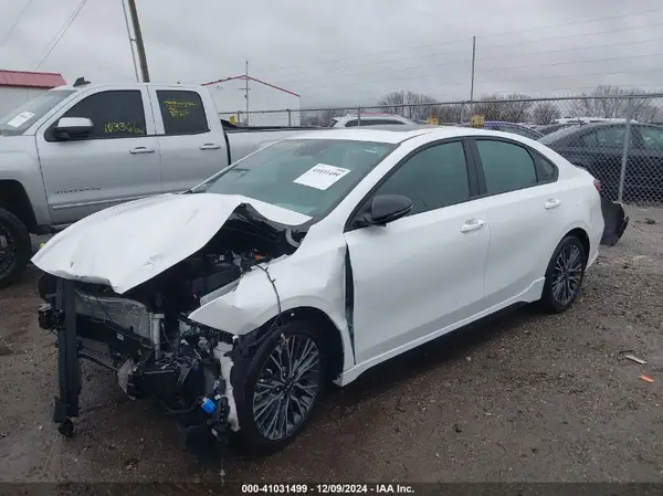3KPF54AD5RE701576 2024 KIA FORTE - Image 2