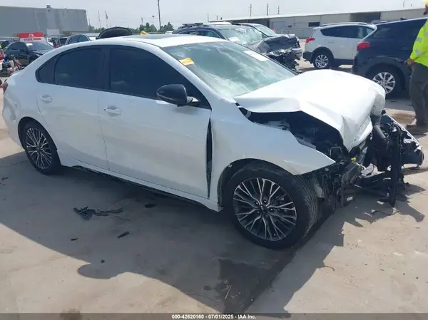 3KPF54AD5RE719365 2024 KIA FORTE - Image 1