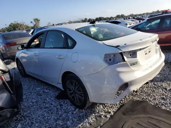 3KPF54AD5RE726851 2024 KIA FORTE - Image 2