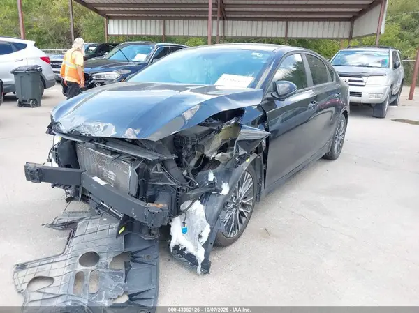 3KPF54AD5RE738434 2024 KIA FORTE - Image 2