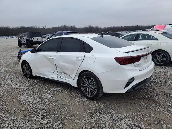 3KPF54AD5RE739566 2024 KIA FORTE - Image 2