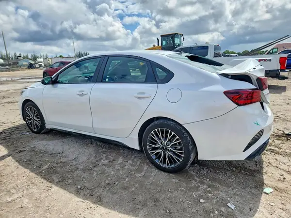3KPF54AD5RE745108 2024 KIA FORTE - Image 2