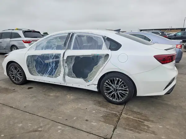 3KPF54AD5RE784278 2024 KIA FORTE - Image 2