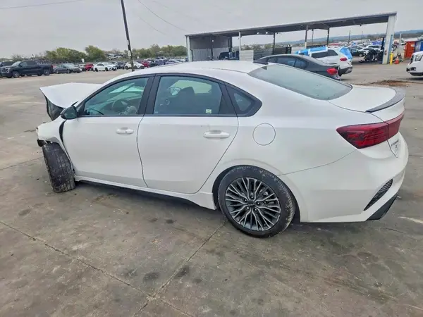 3KPF54AD5RE805369 2024 KIA FORTE - Image 2