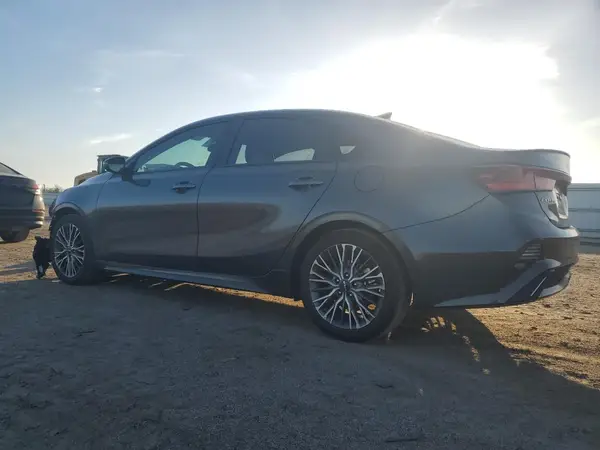 3KPF54AD5RE807347 2024 KIA FORTE - Image 2