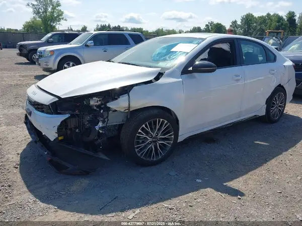 3KPF54AD5RE813245 2024 KIA FORTE - Image 2