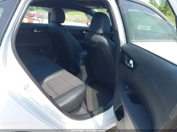 3KPF54AD5RE813245 2024 KIA FORTE - Image 8